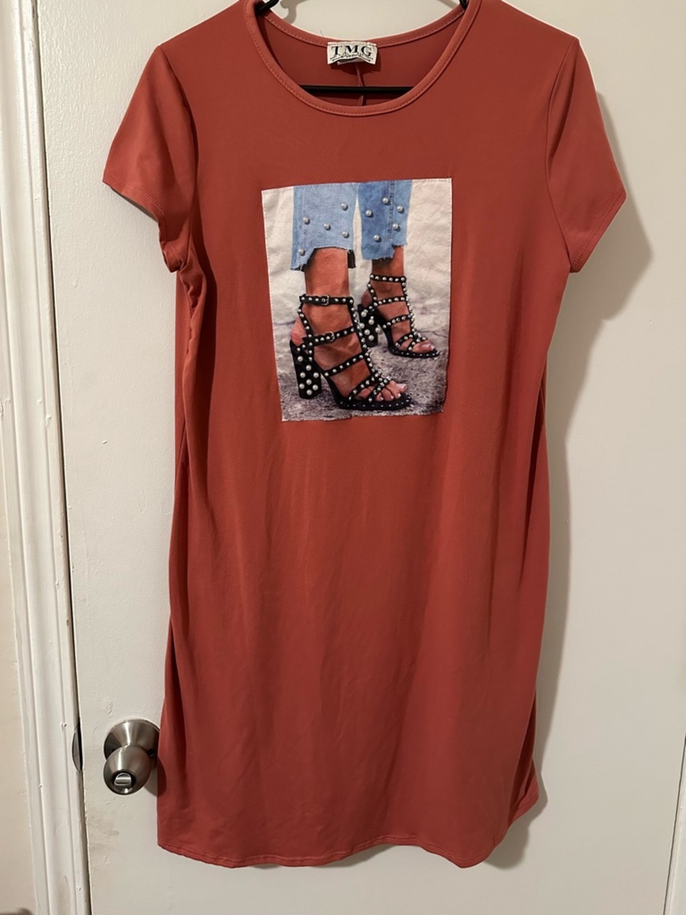 Rust Graphic Mini Dress with Pearl-Stud Heels Print - Picture 2 of 4